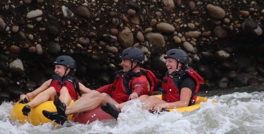 TUBING IN THE SARAPIQUÍ RIVER CLASS 1-2