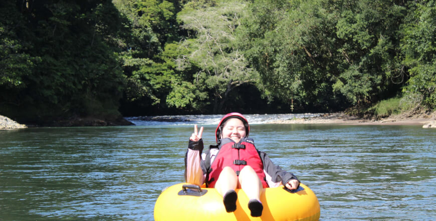 TUBING IN THE SARAPIQUÍ RIVER CLASS 1-2