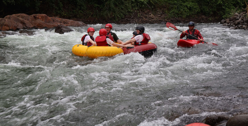 TUBING IN THE SARAPIQUÍ RIVER CLASS 1-2