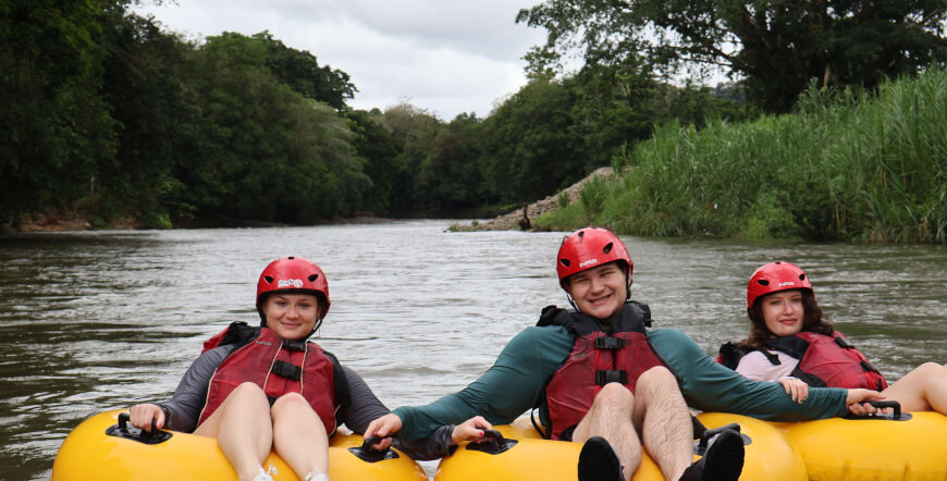 TUBING IN THE SARAPIQUÍ RIVER CLASS 1-2