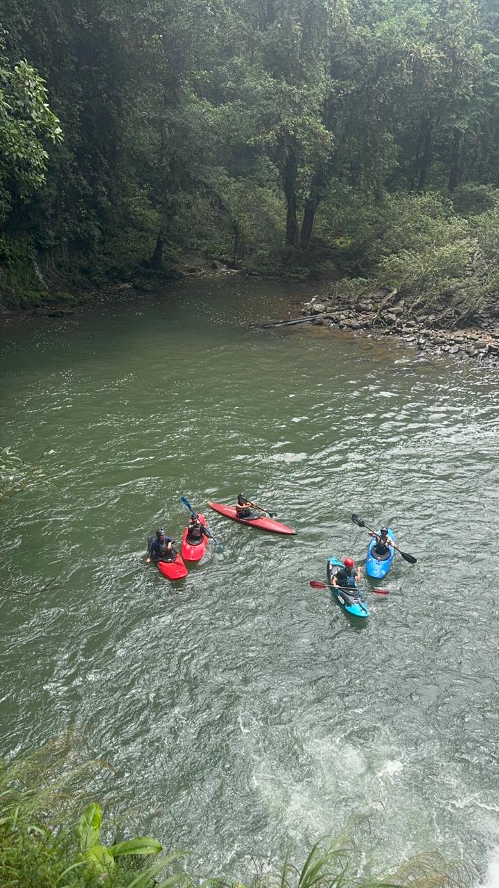A group of kayakers gathered on the water in Sarapiquí
