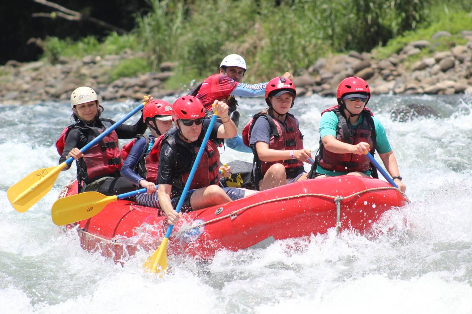 Adventure connection from La Fortuna to San José with Rafting class II - III - Image 4